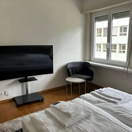 Very Near - Cross 2 ציריך